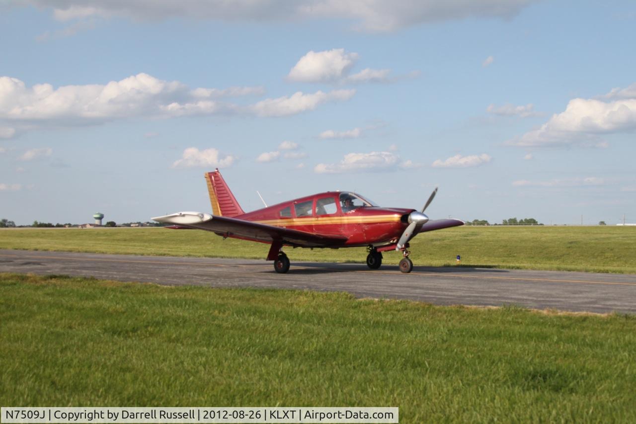 N7509J, 1968 Piper PA-28R-180 Cherokee Arrow C/N 28R-30875, Burgundy w/gold stripe