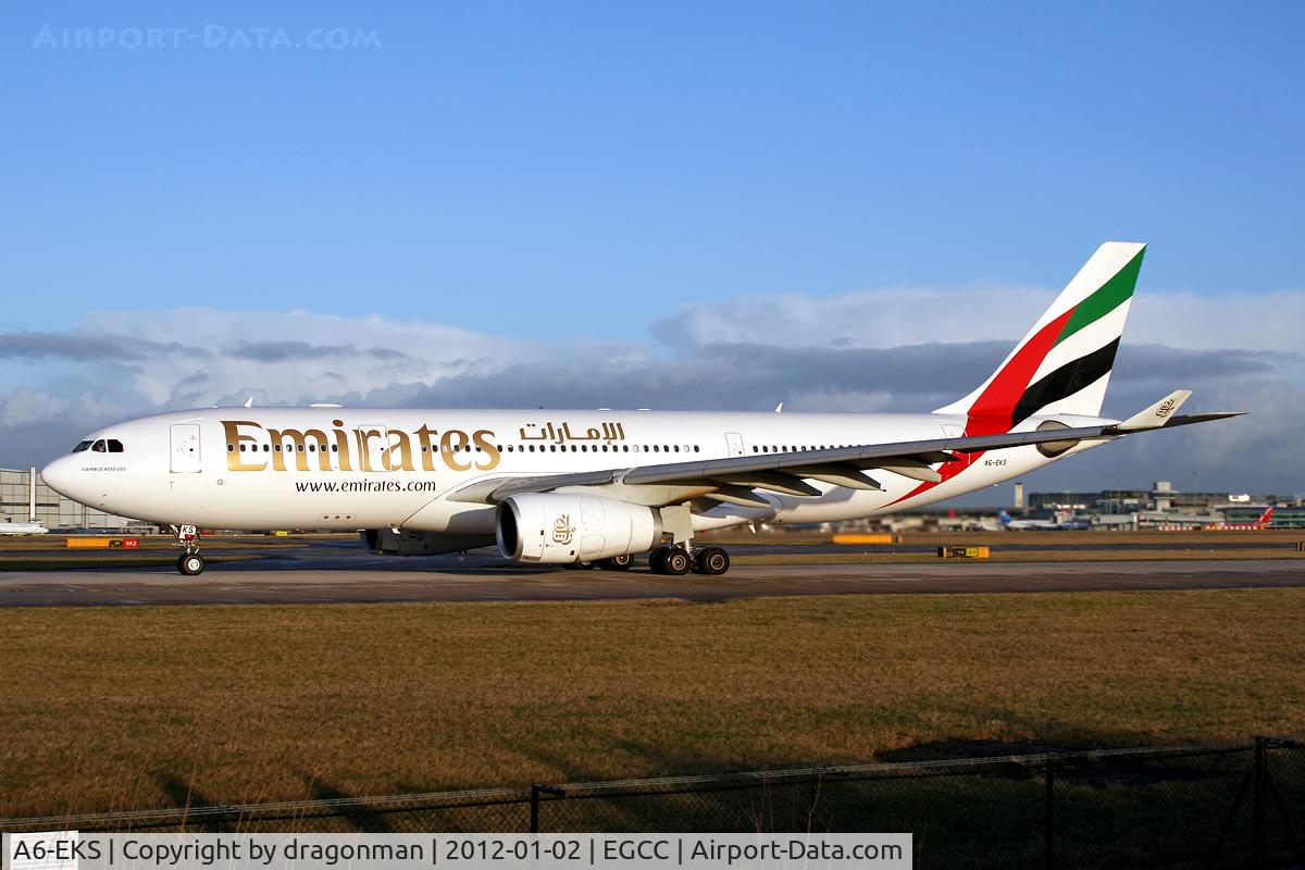 A6-EKS, 1999 Airbus A330-243 C/N 283, Back off to Dubai, where it is warmer than here.