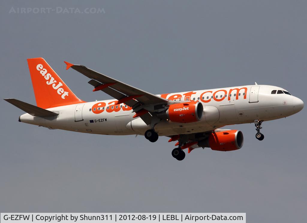 G-EZFW, 2010 Airbus A319-111 C/N 4380, Landing rwy 07L
