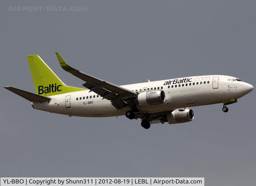 YL-BBO, 1998 Boeing 737-33V C/N 29335, Landing rwy 07L