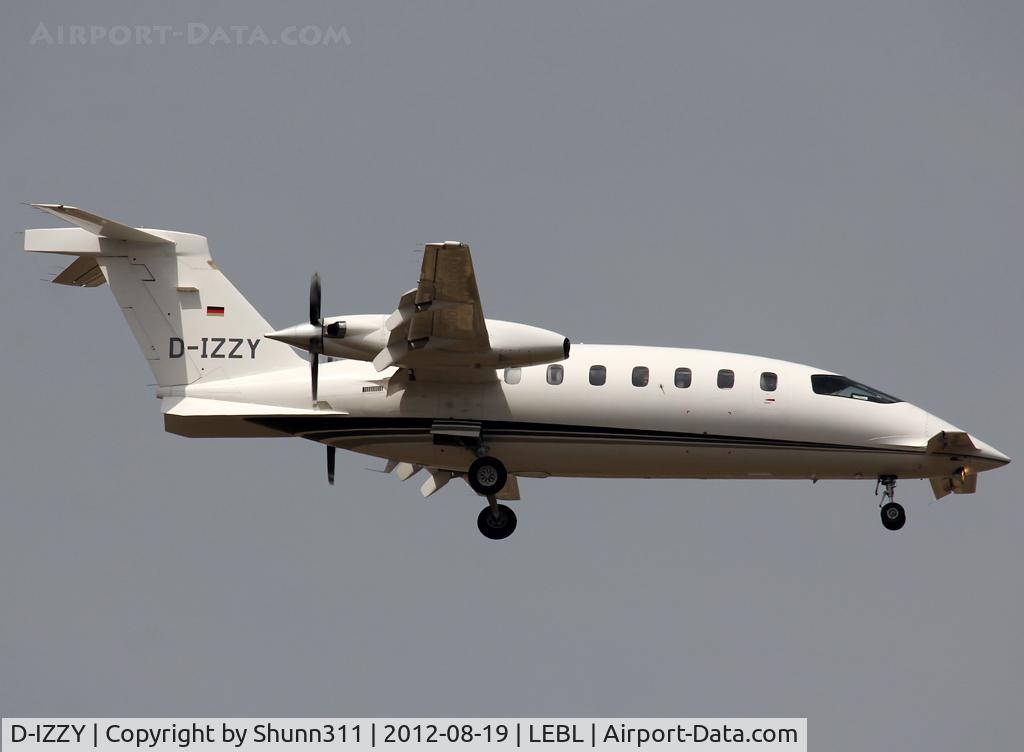 D-IZZY, 1999 Piaggio P-180 Avanti C/N 1034, Landing rwy 07L