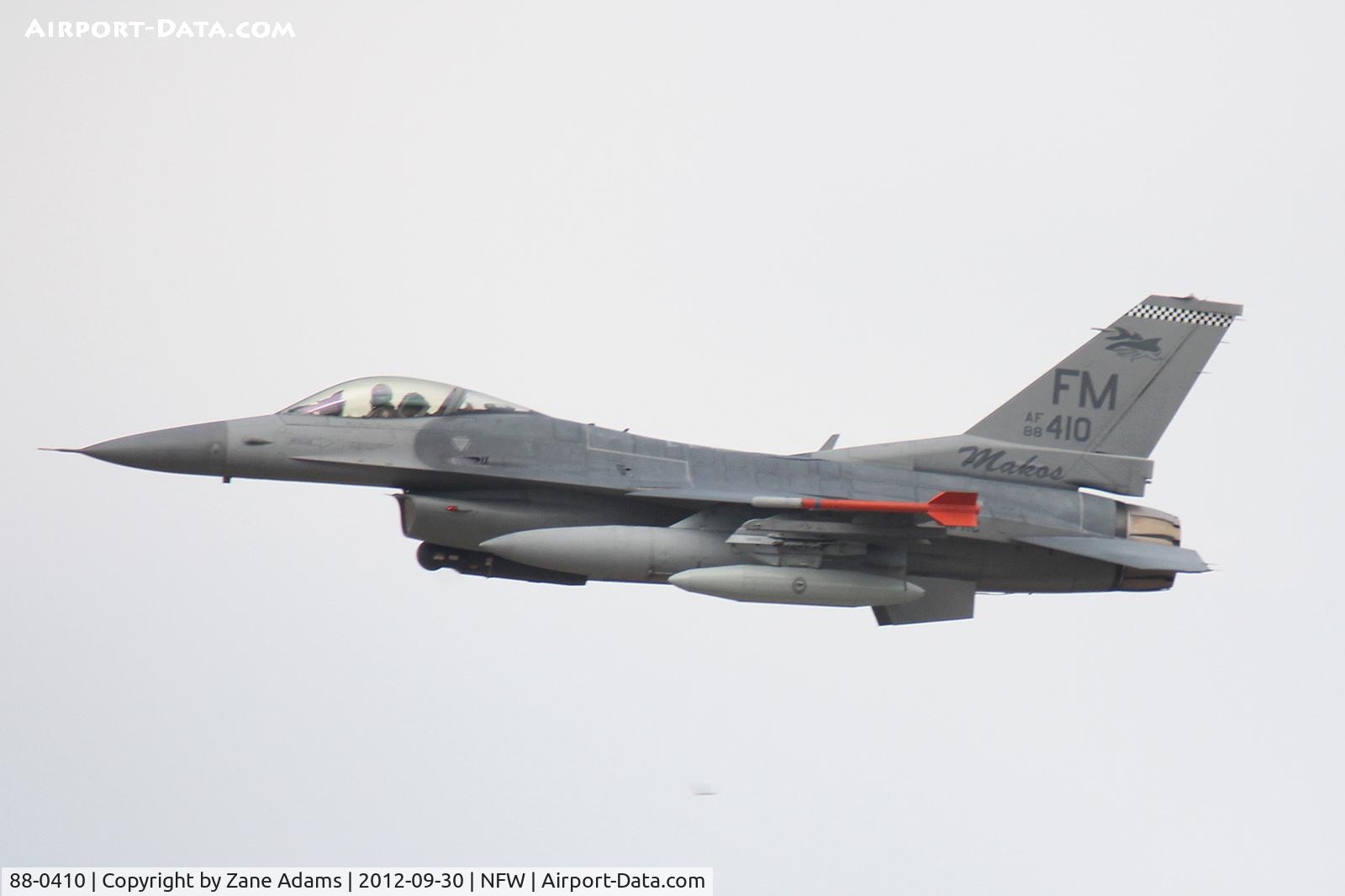 88-0410, 1988 General Dynamics F-16C Fighting Falcon C/N 5C-624, Departing NAS Fort Worth