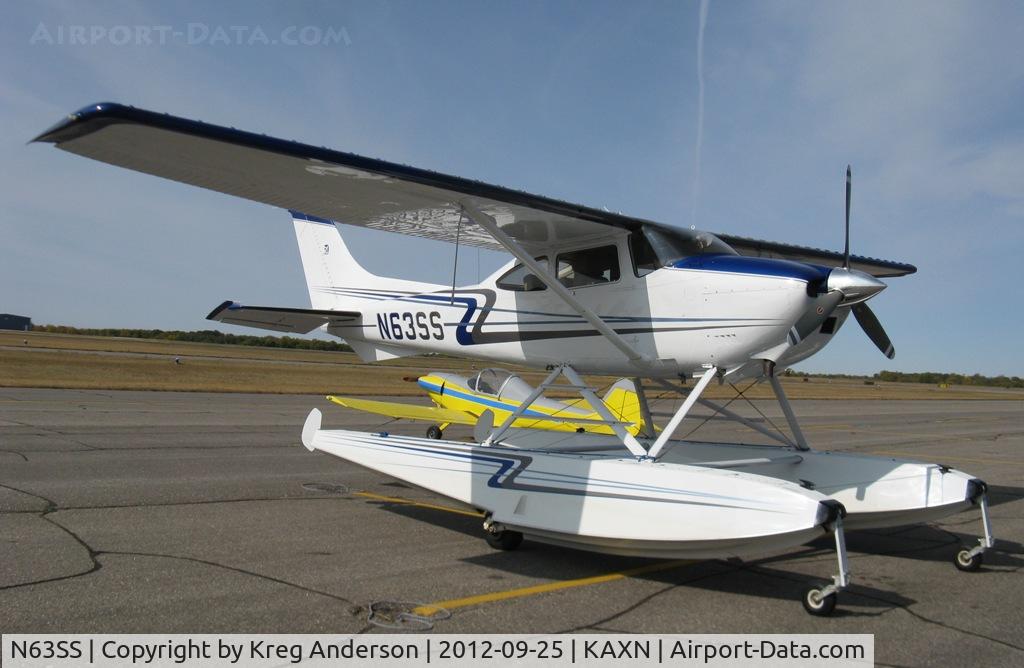 N63SS, 1981 Cessna 182R Skylane C/N 18268015, Cessna 182R Skylane on the line.