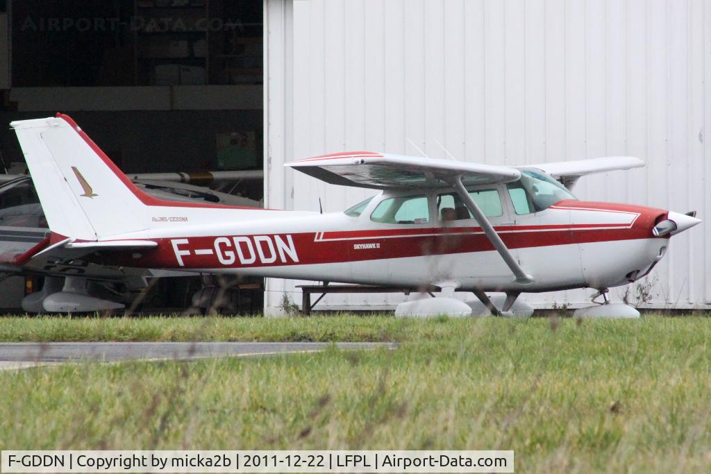 F-GDDN, Reims F172P C/N 2106, Parked