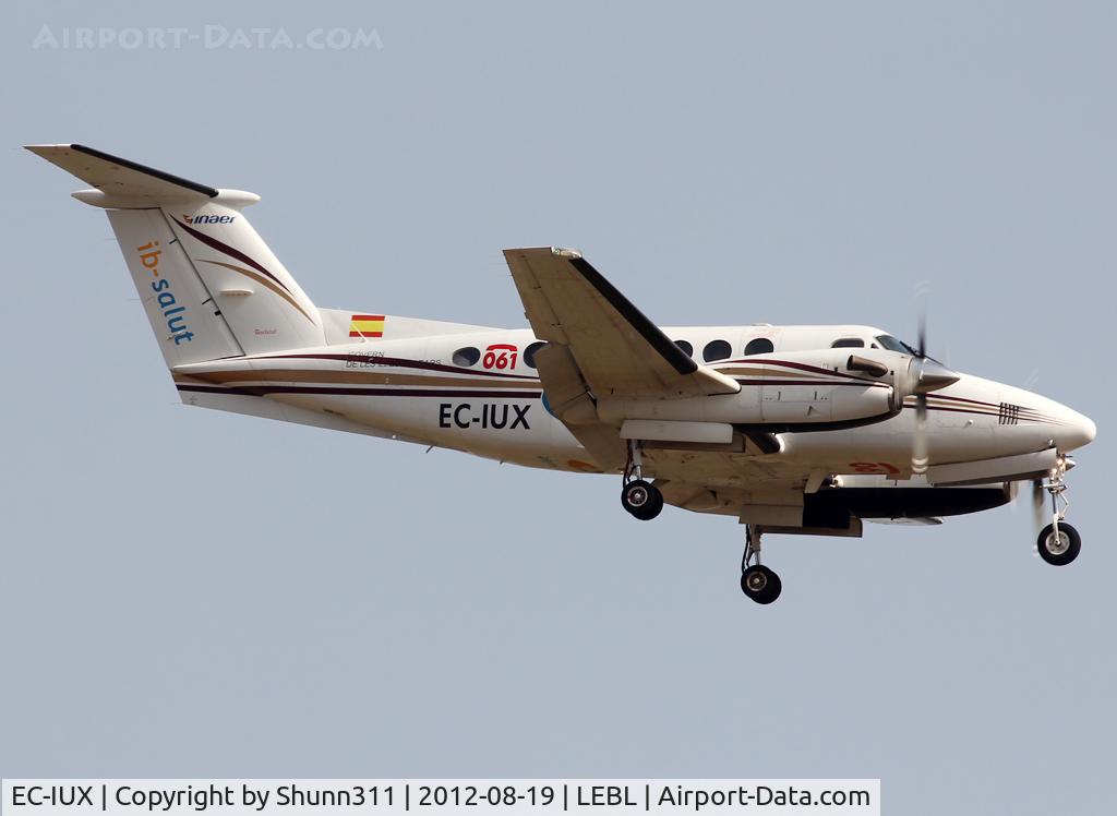 EC-IUX, 2003 Raytheon B200 King Air C/N BB-1840, Landing rwy 25R