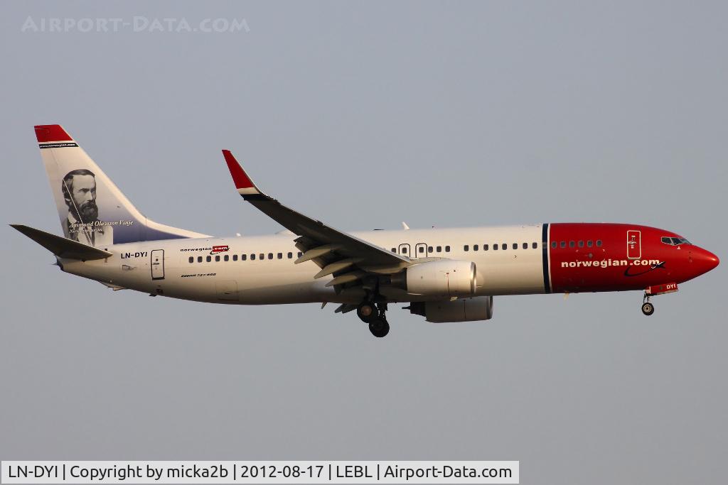 LN-DYI, 2010 Boeing 737-8JP C/N 40866, Landing