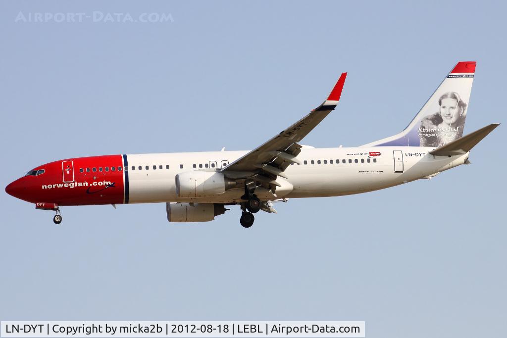 LN-DYT, 2011 Boeing 737-8JP C/N 39048, Landing