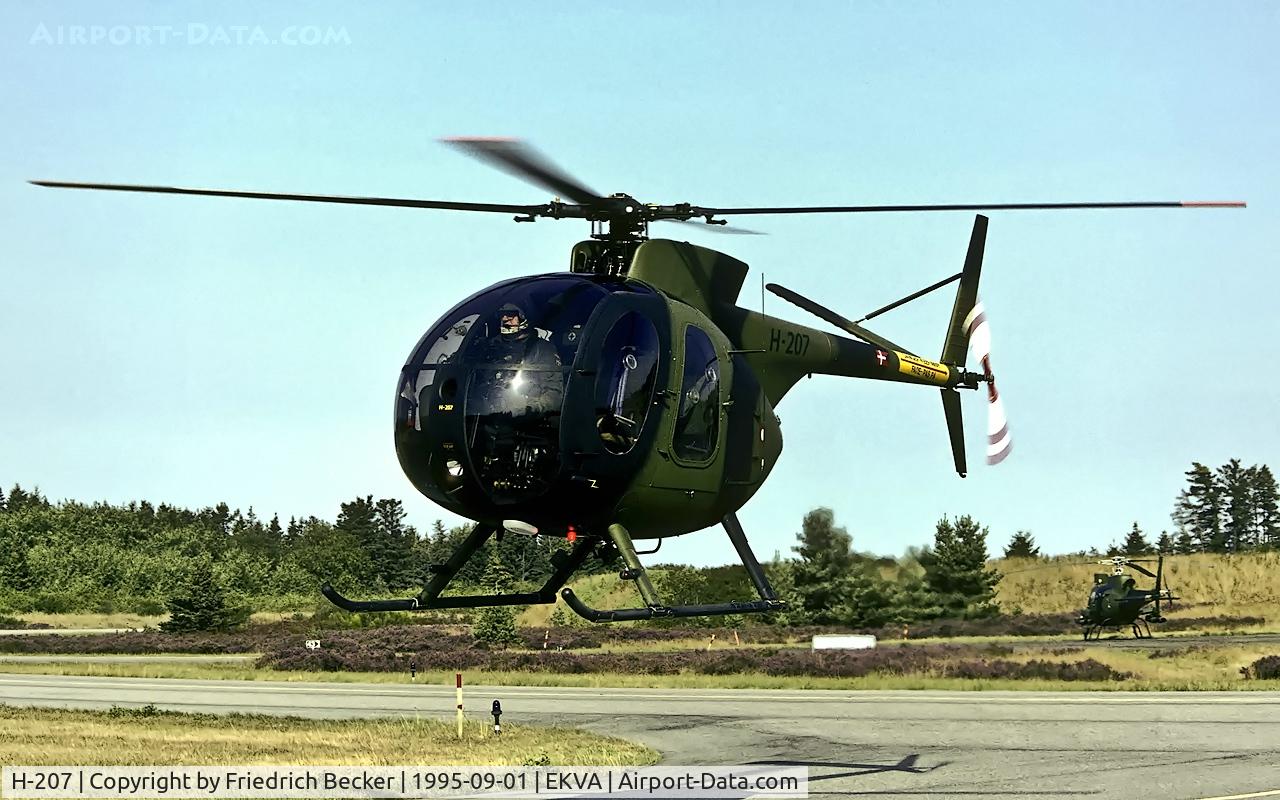 H-207, Hughes 500M C/N 41-0207M, hoovering at Vandel AB