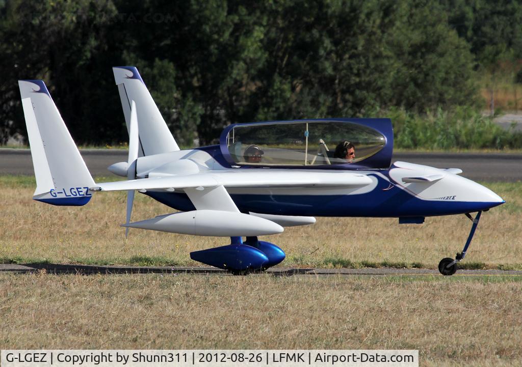 G-LGEZ, 2006 Rutan Long-EZ C/N PFA 074A-11361, Taxiing holding point rwy 28 for departure...