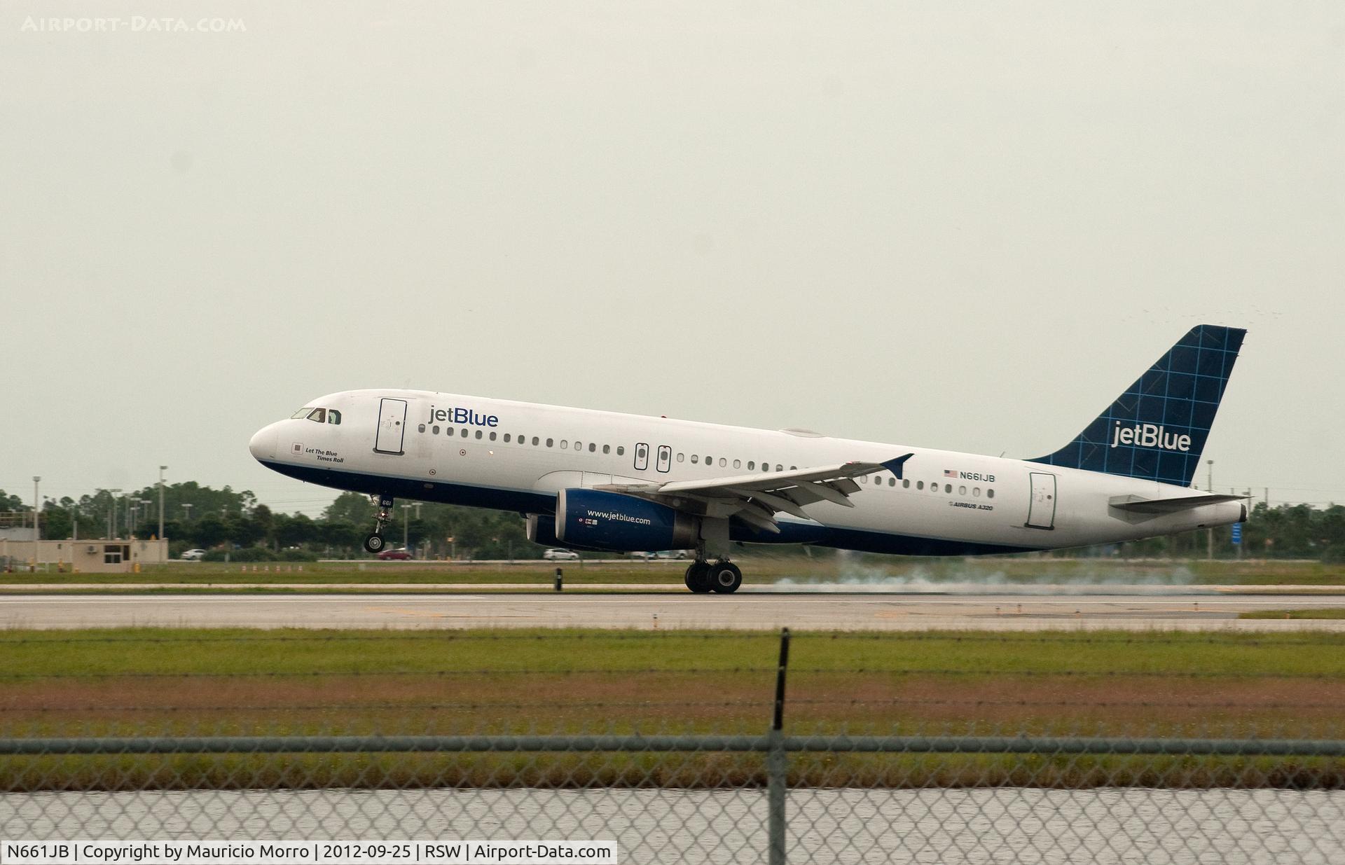N661JB, 2007 Airbus A320-232 C/N 3228, Landing at RSW