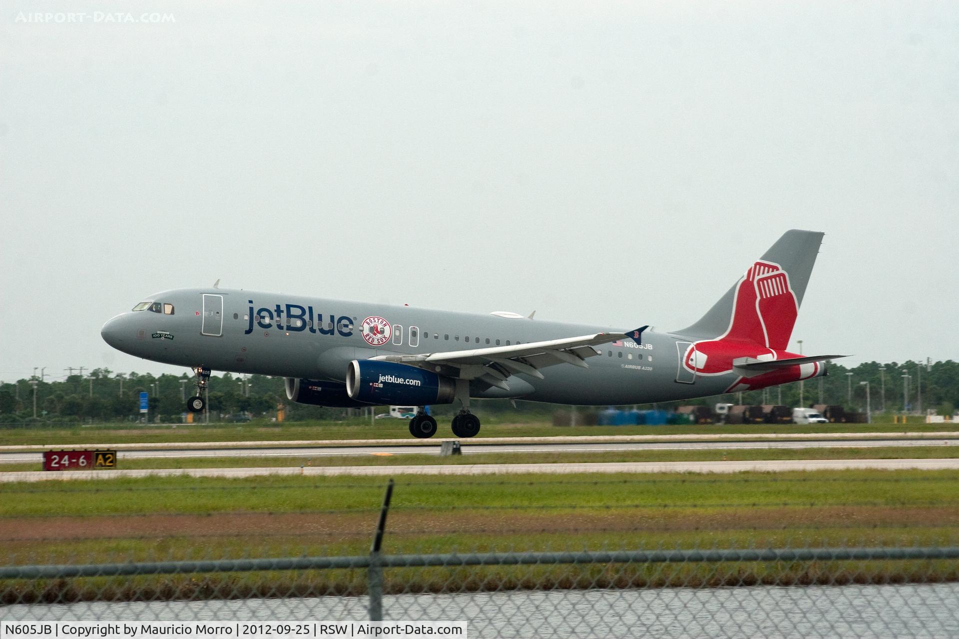 N605JB, 2005 Airbus A320-232 C/N 2368, Red Sox Jet Blue landing at Fort Myers