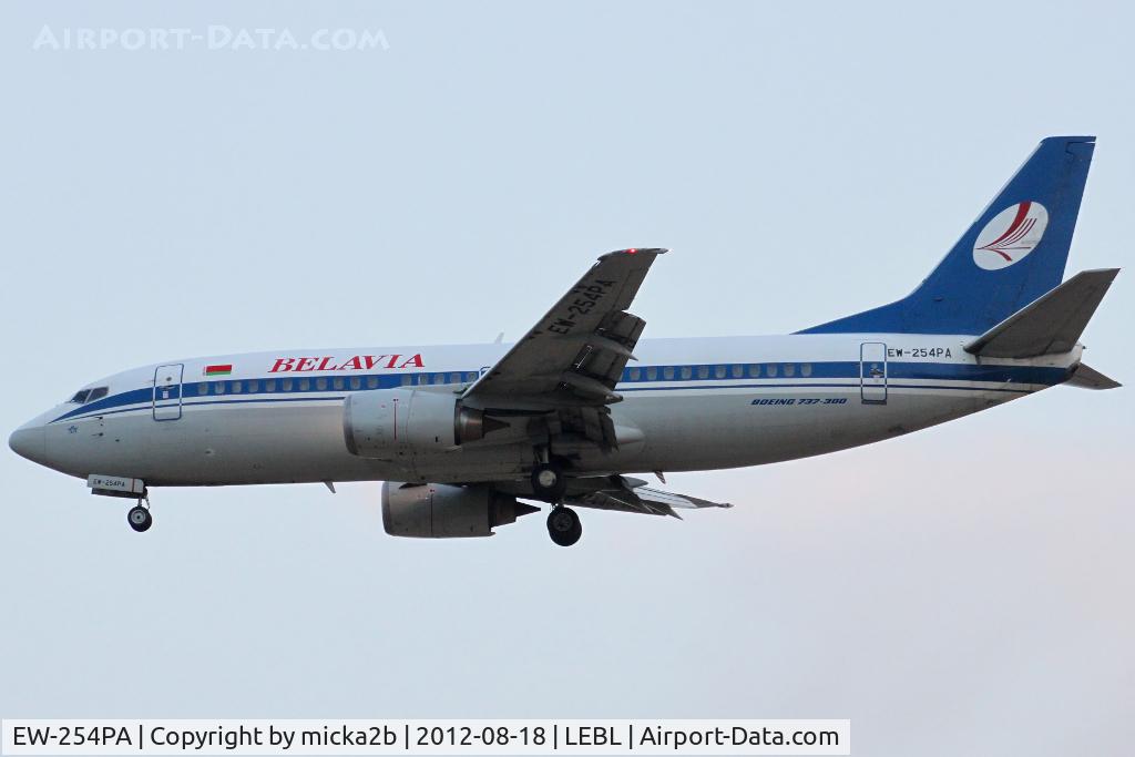 EW-254PA, 1993 Boeing 737-3Q8 C/N 26294, Landing