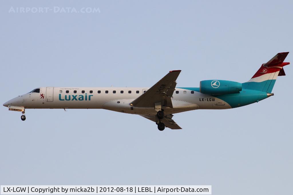 LX-LGW, 1999 Embraer EMB-145LU (ERJ-145LU) C/N 145135, Landing