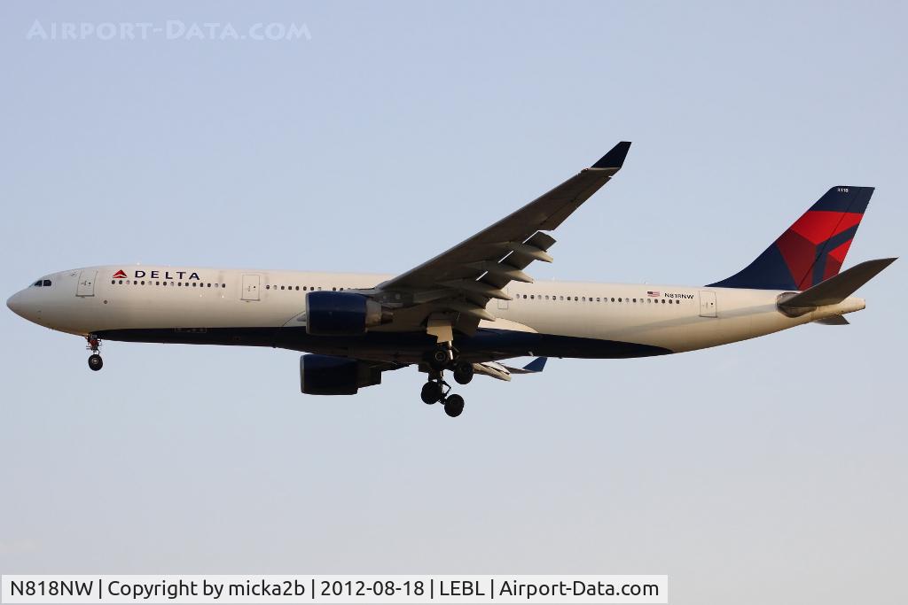 N818NW, 2007 Airbus A330-323 C/N 0857, Landing