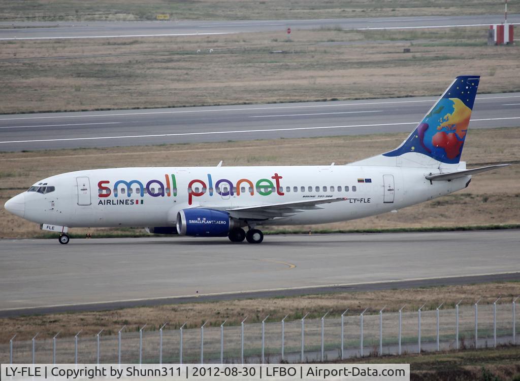 LY-FLE, 1992 Boeing 737-3L9 C/N 27061, Waiting before backtracking rwy 32L to the Terminal...