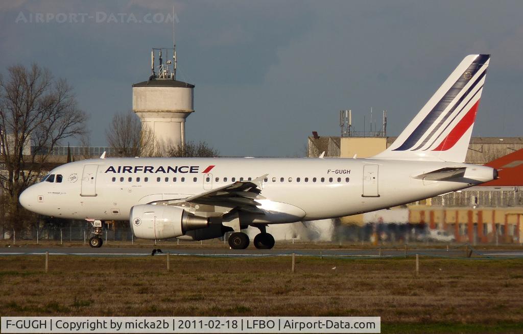 F-GUGH, 2004 Airbus A318-111 C/N 2344, Take off. Scrapped in july 2022.