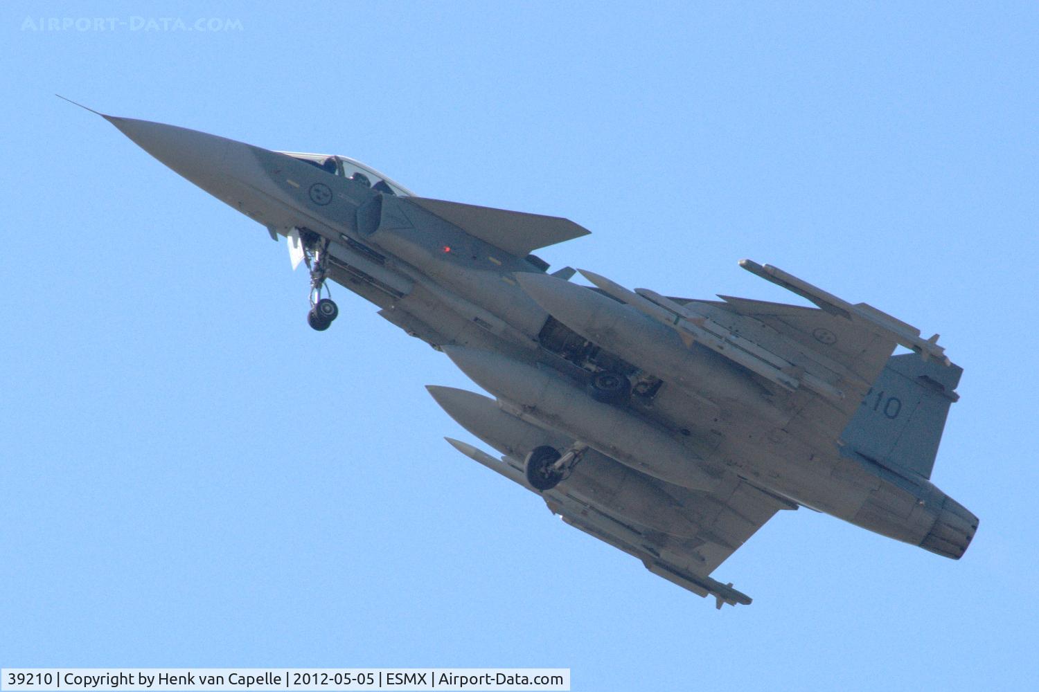 39210, Saab JAS-39C Gripen C/N 39210, Saab Gripen taking off from Småland Airport armed with two AMRAAM and two IRIS-T air-to-air missiles.