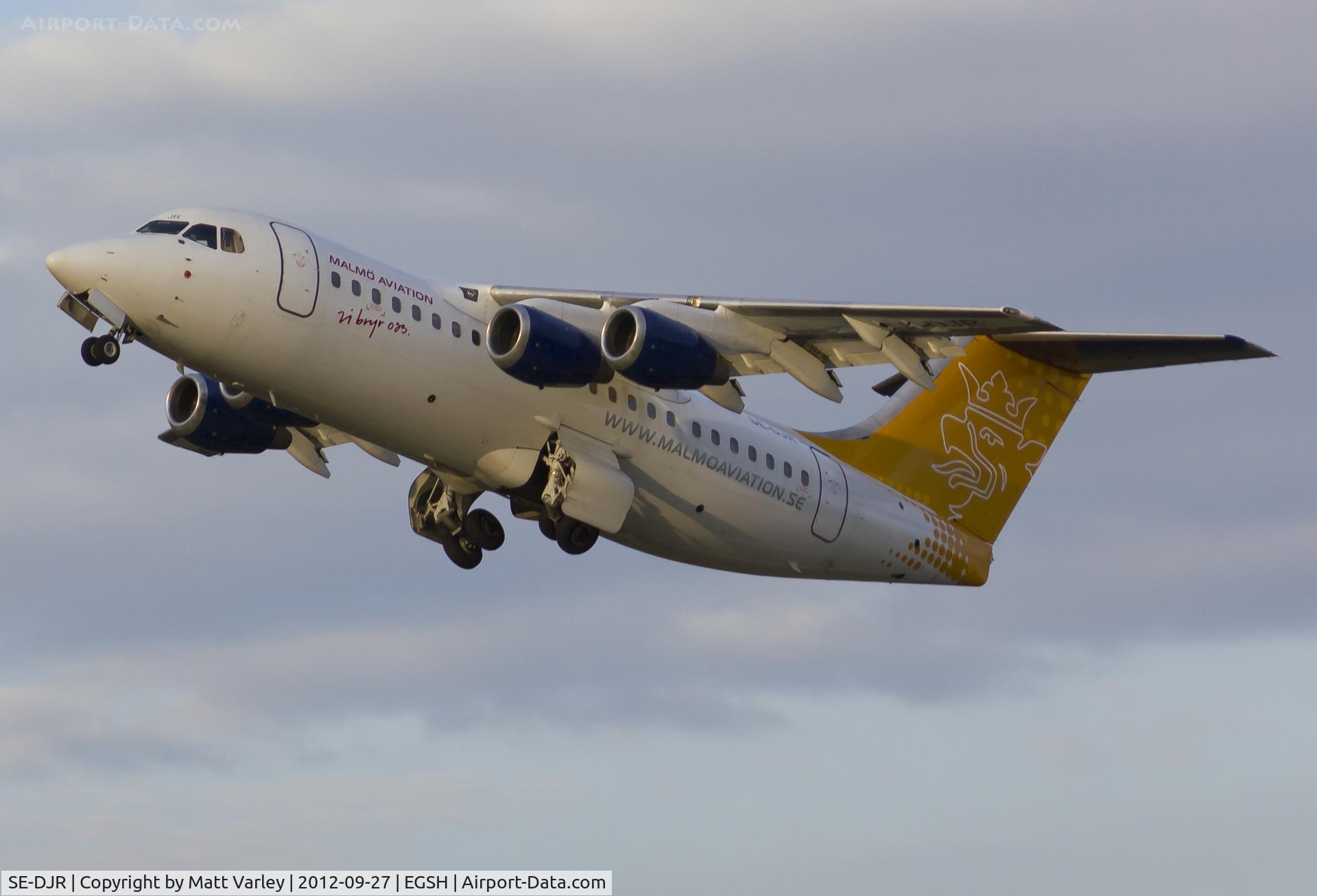 SE-DJR, 2001 BAE Systems Avro 146-RJ85 C/N E.2392, Climbing away in the last light of day.