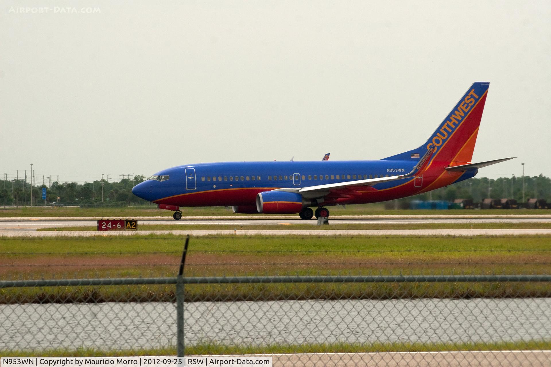N953WN, 2010 Boeing 737-7H4 C/N 36668, Taking Off