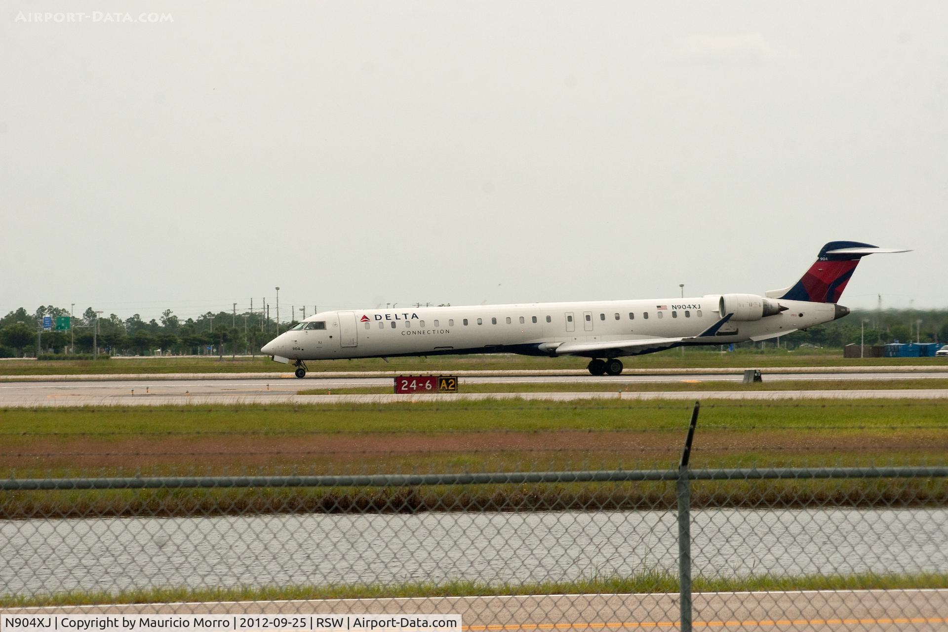 N904XJ, 2007 Bombardier CRJ-900ER (CL-600-2D24) C/N 15135, Cleared for take off at RSW