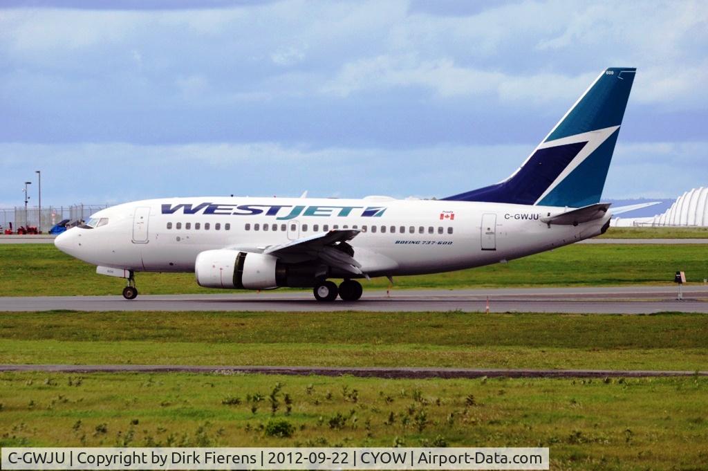 C-GWJU, 2006 Boeing 737-6CT C/N 34289, Landing on rwy 25.