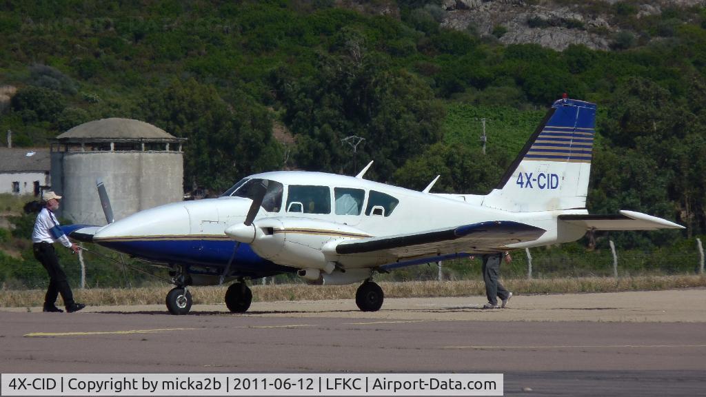 4X-CID, 1979 Piper PA-23-250 Aztec F C/N 27-7954113, Taxiing
