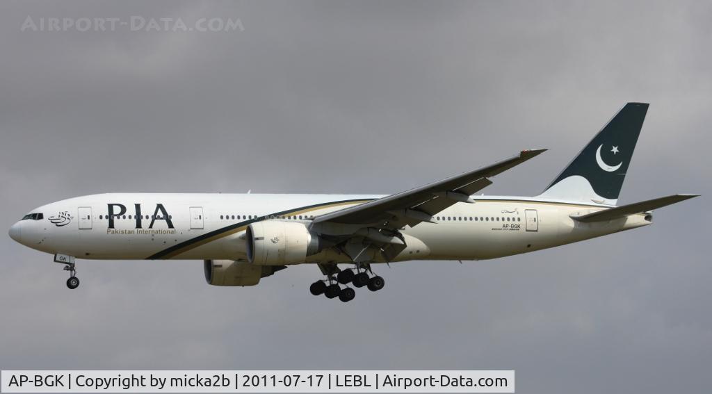 AP-BGK, 2004 Boeing 777-240/ER C/N 33776, Landing