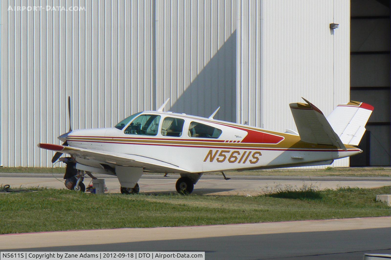 N5611S, 1966 Beech V35 Bonanza C/N D-8150, At the Denton Municipal Airport