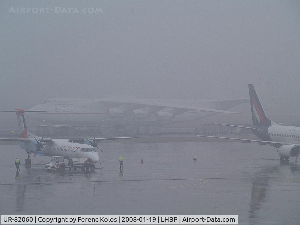 UR-82060, 1988 Antonov An-225 Mriya C/N 19530503763, Ferihegy