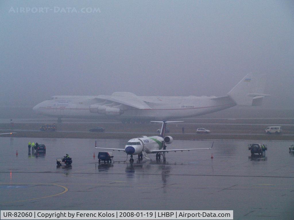 UR-82060, 1988 Antonov An-225 Mriya C/N 19530503763, Ferihegy