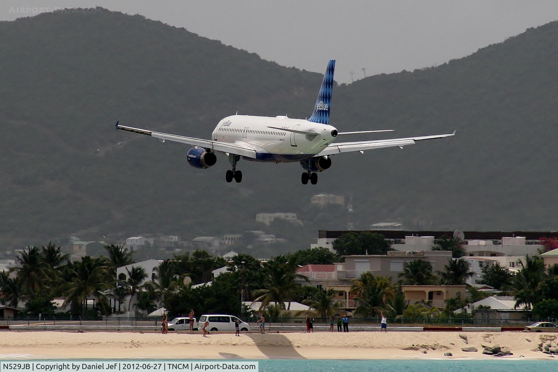 N529JB, 2001 Airbus A320-232 C/N 1610, N529JB
