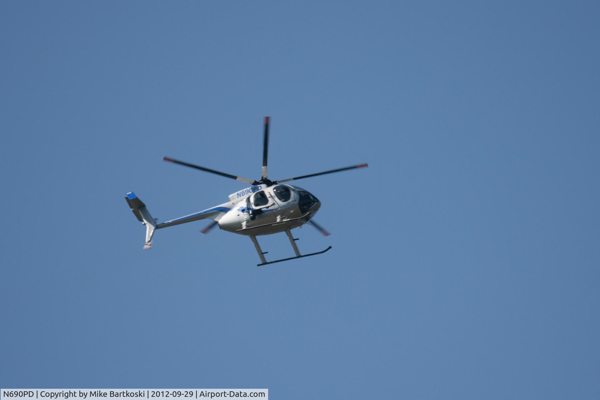 N690PD, Hughes OH-6A C/N 69-16001, Over Leawood KS