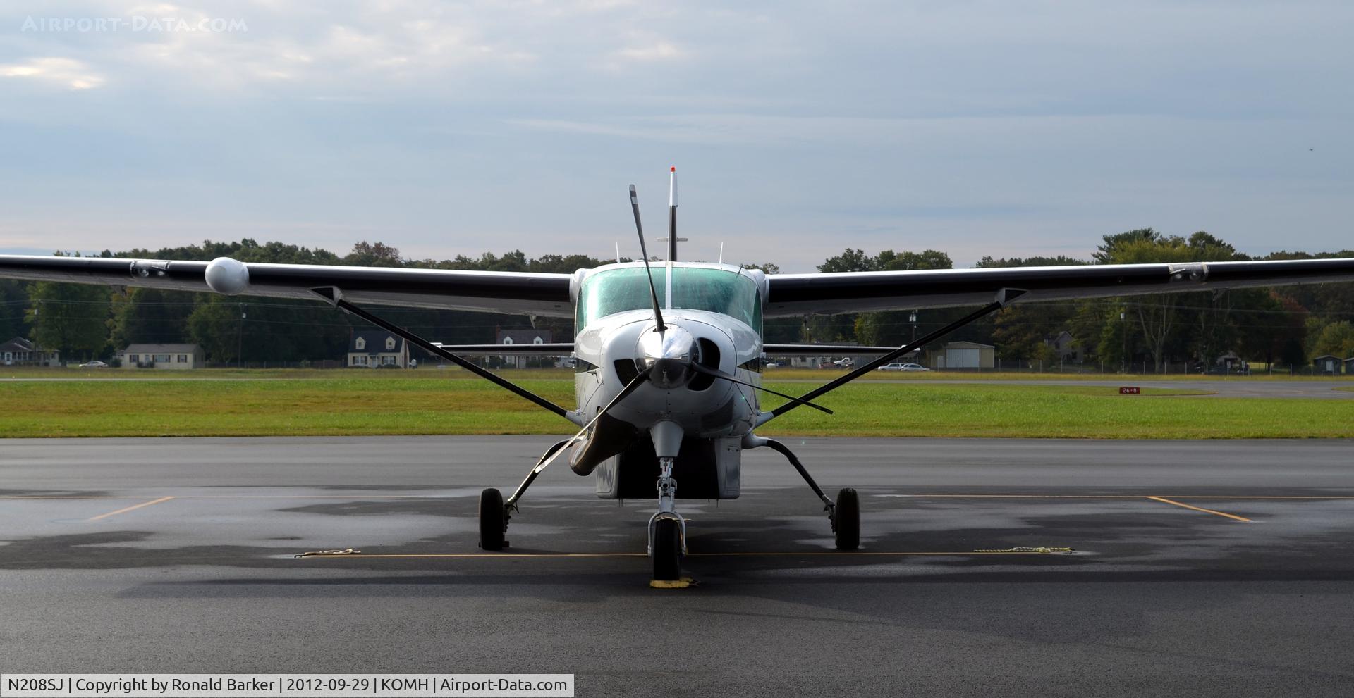 N208SJ, 2000 Cessna 208B C/N 208B0870, Orange
