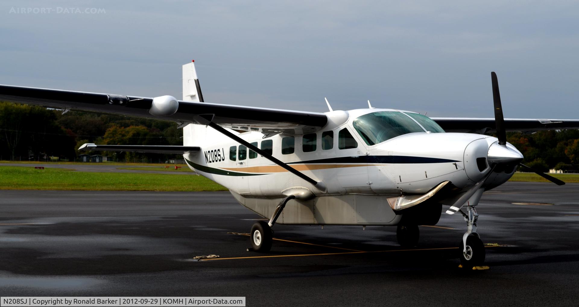 N208SJ, 2000 Cessna 208B C/N 208B0870, Orange