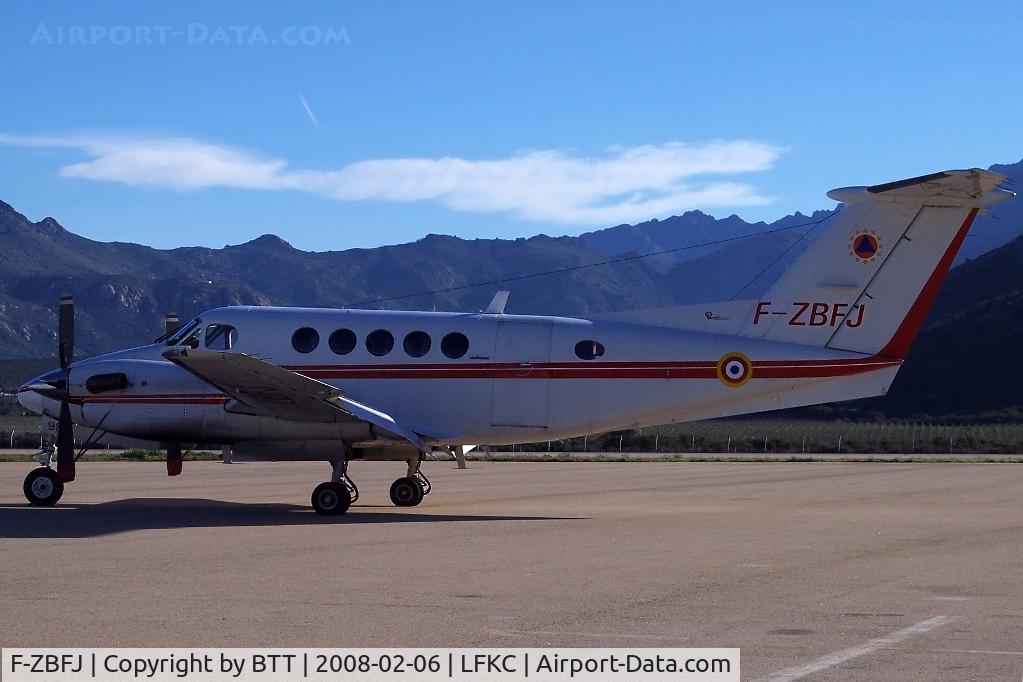 F-ZBFJ, 1982 Beech B200 King Air C/N BB-1102, Parked