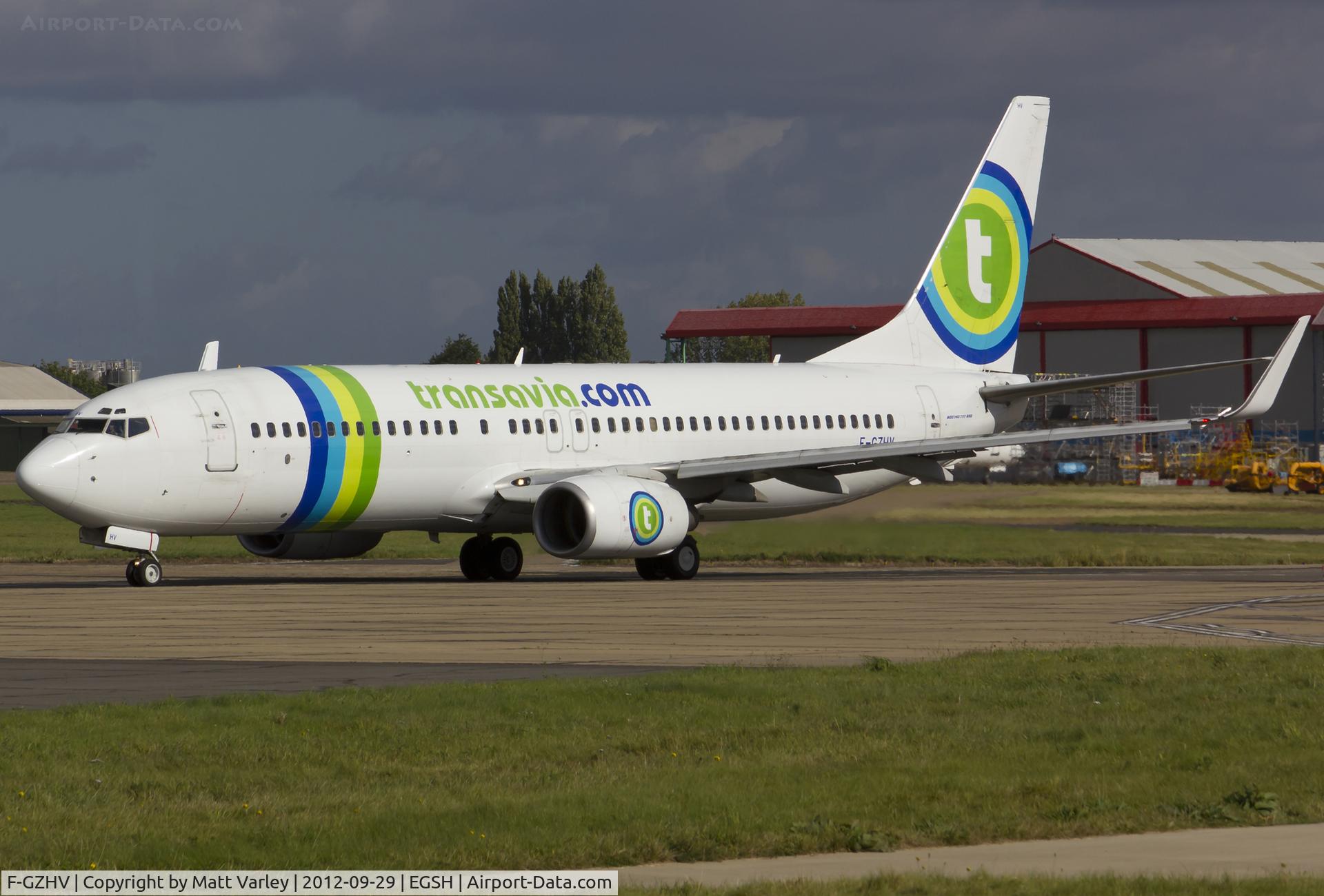 F-GZHV, 1998 Boeing 737-85H C/N 29444, Departing EGSH.