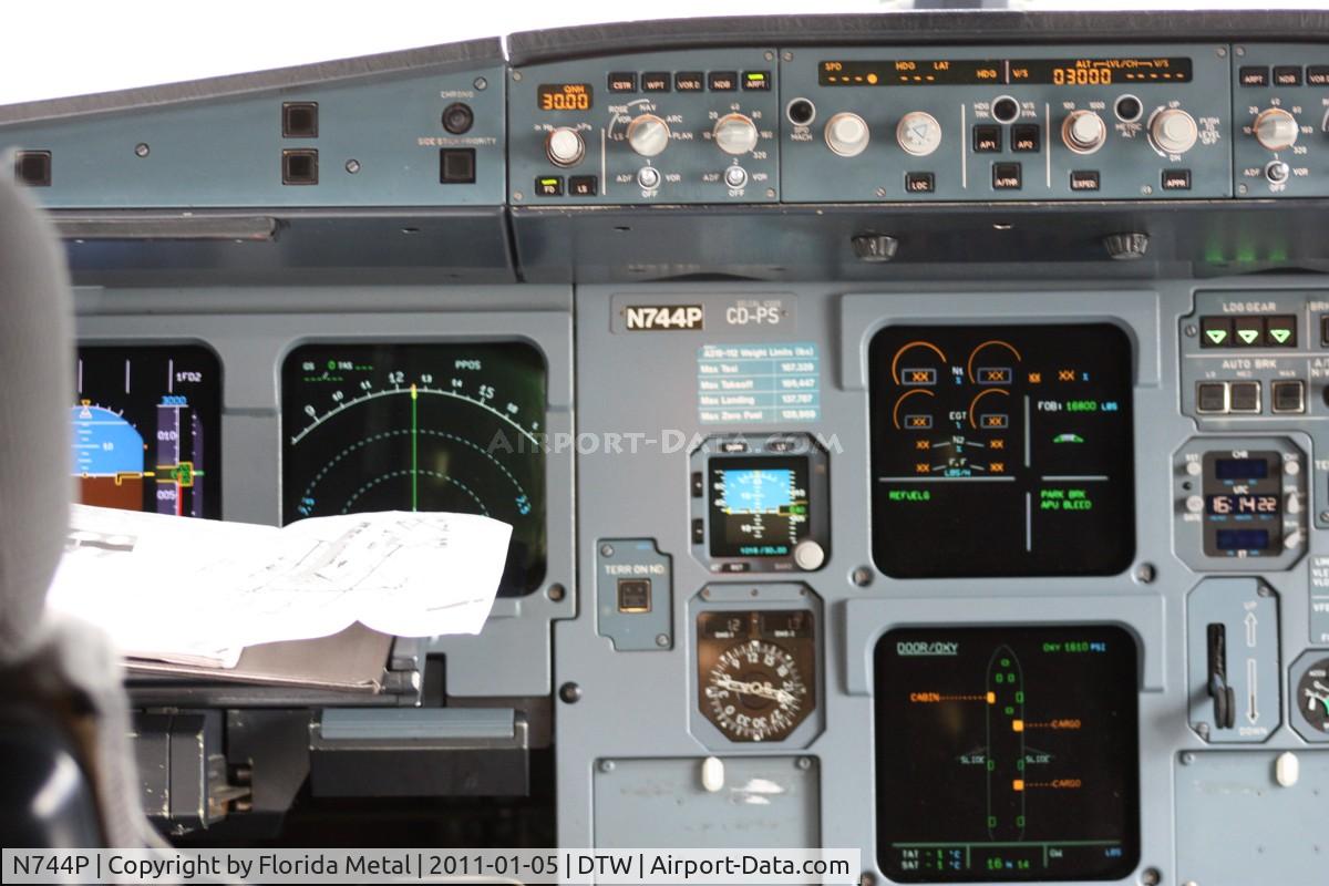 N744P, 2000 Airbus A319-112 C/N 1287, Cockpit of N744P USAirways A319