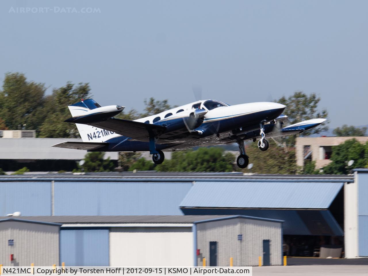 N421MC, 1972 Cessna 421B Golden Eagle C/N 421B0321, N421MC departing from RWY 03