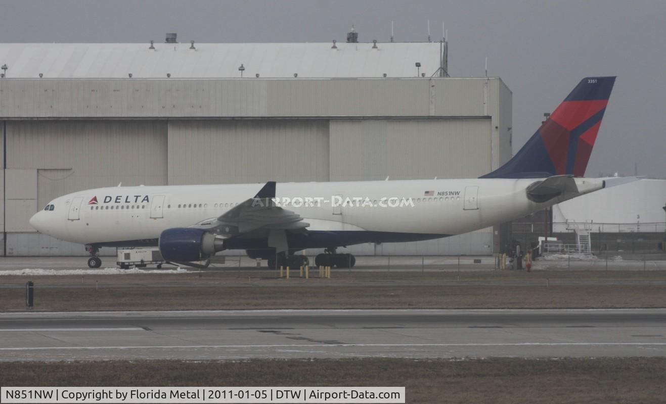 N851NW, 2004 Airbus A330-223 C/N 0609, Delta A330-200 taken out window of N844P