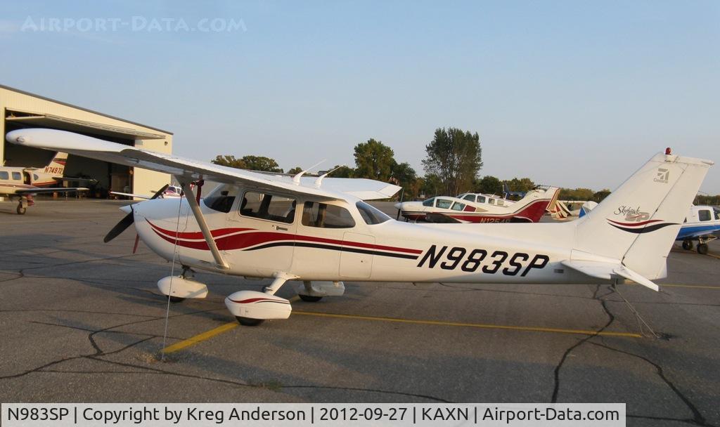 N983SP, 1999 Cessna 172S C/N 172S8185, Cessna 172S Skyhawk on the line.