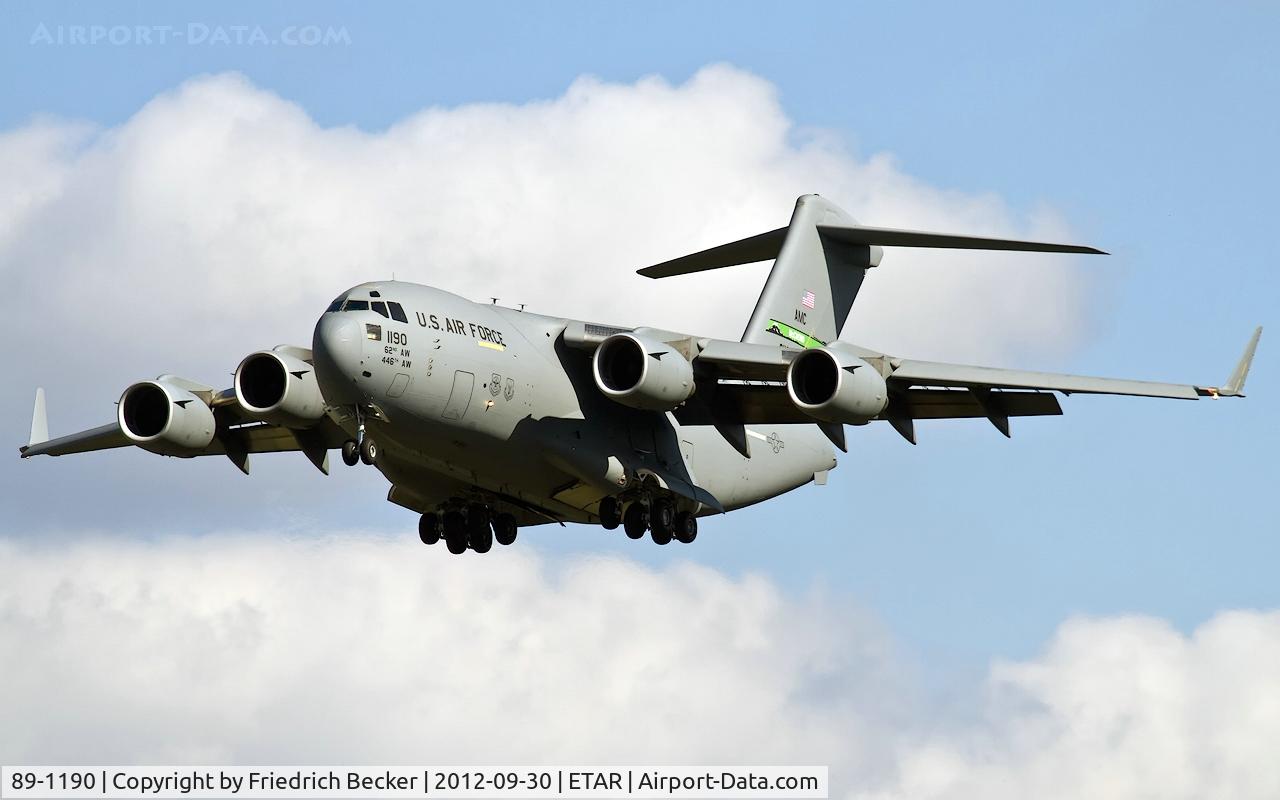 89-1190, 1993 McDonnell Douglas C-17A Globemaster III C/N 50008/F007/P4, on final RW26