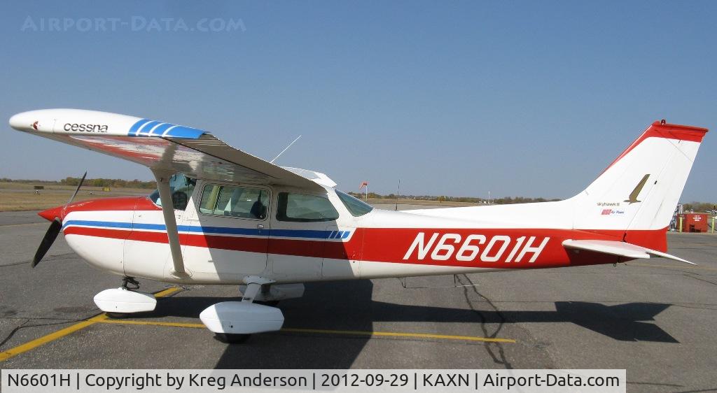 N6601H, 1975 Cessna 172M C/N 17265503, Cessna 172M Skyhawk on the line.