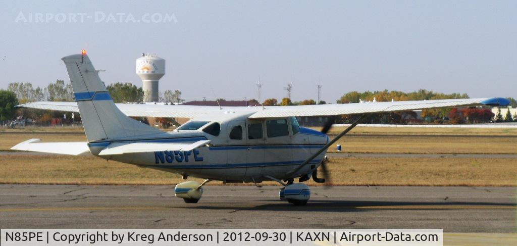 N85PE, 1975 Cessna TU206F Turbo Stationair C/N U20602774, Cessna TU206F Stationair on the ramp.