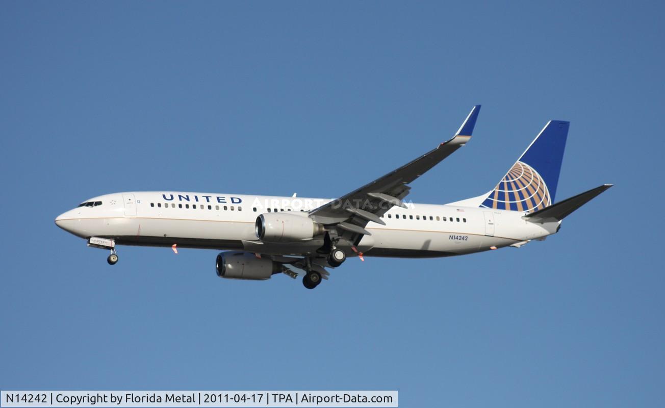 N14242, 1999 Boeing 737-824 C/N 28805, United 737-800