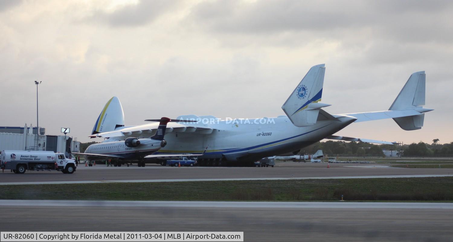 UR-82060, 1988 Antonov An-225 Mriya C/N 19530503763, A US Airways CRJ-700 pulls in next to the big AN-225
