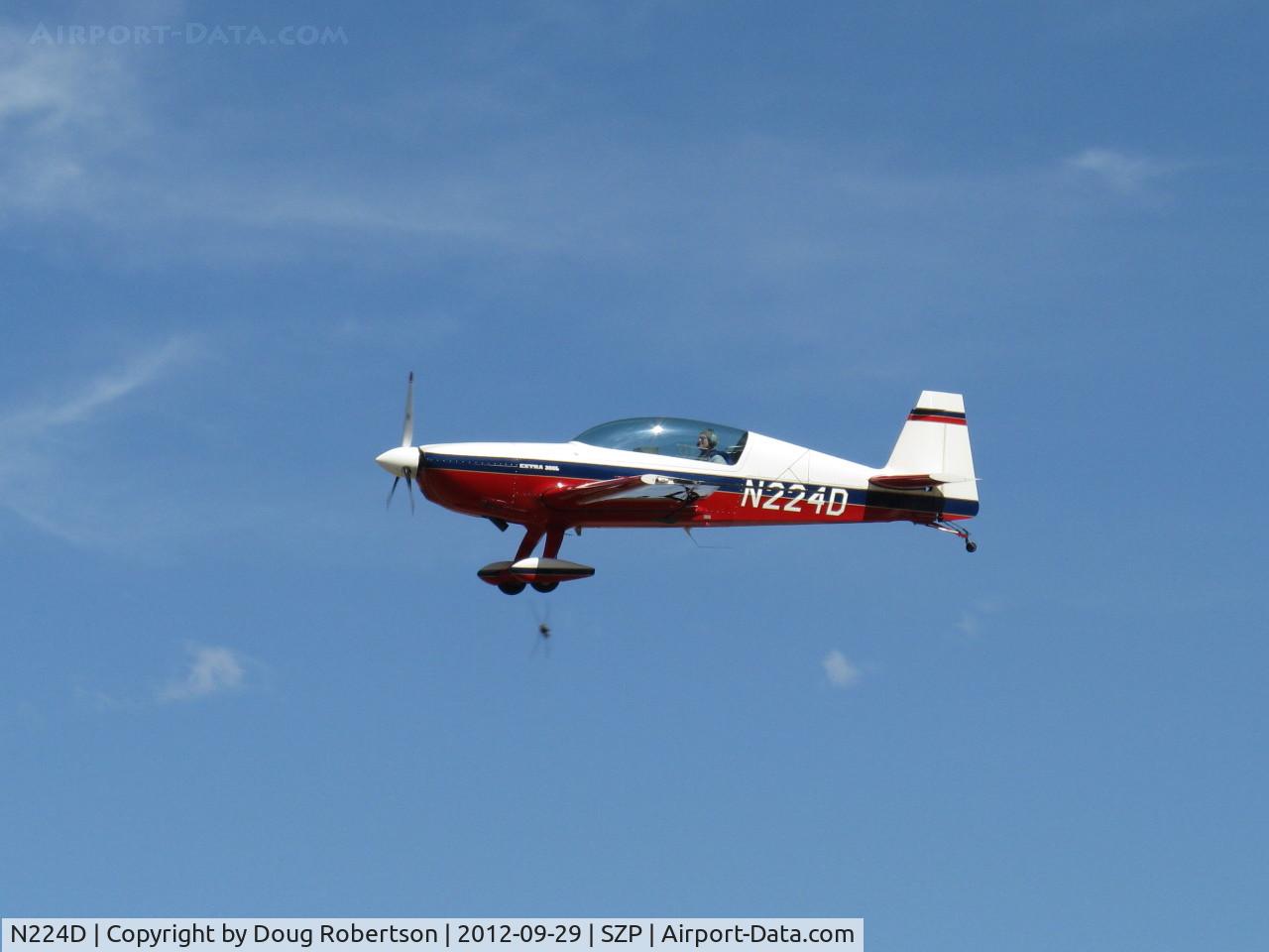 N224D, 1996 Extra EA-300/L C/N 028, 1996 Extra Flugzeugbau Gmbh EA 300/L, Lycoming AEIO-540-L1B5 300 Hp, on final Rwy 22