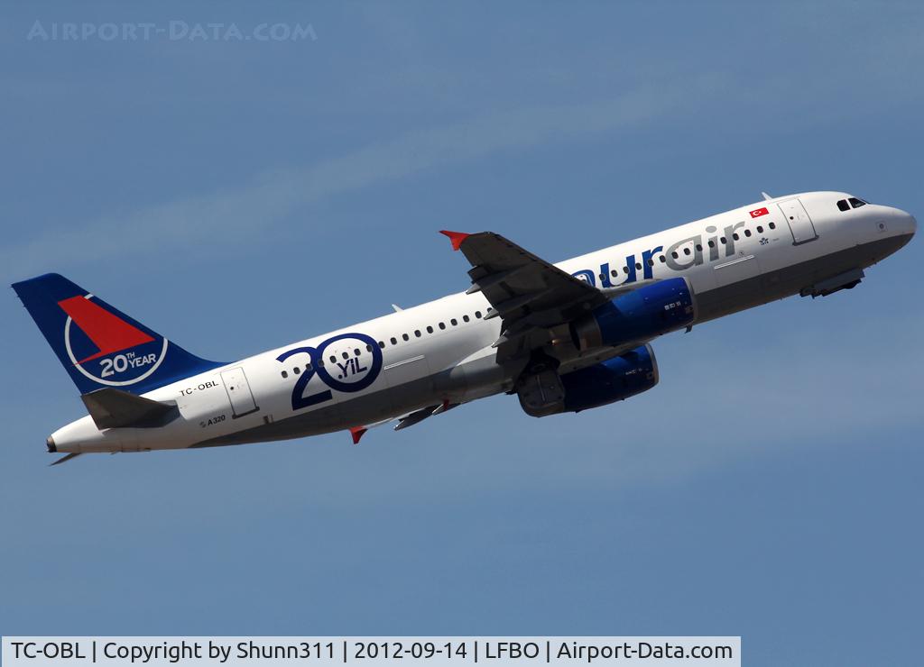 TC-OBL, 1997 Airbus A320-232 C/N 640, Taking off from rwy 32R with additional 20th anniversary c/s