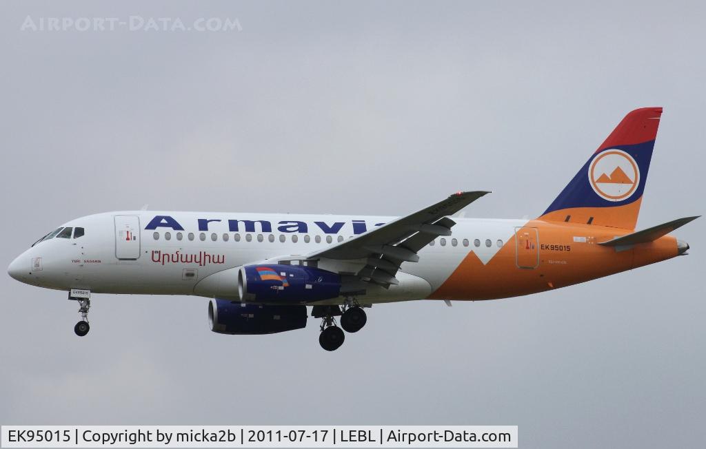 EK95015, 2011 Sukhoi SuperJet 100-95 C/N 95007, Landing