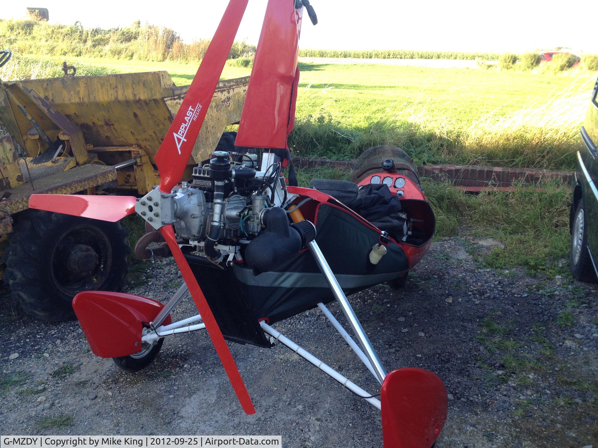 G-MZDY, 1996 Pegasus Quantum 15 C/N 7263, Looking Good from Behind! - Yatesbury Field