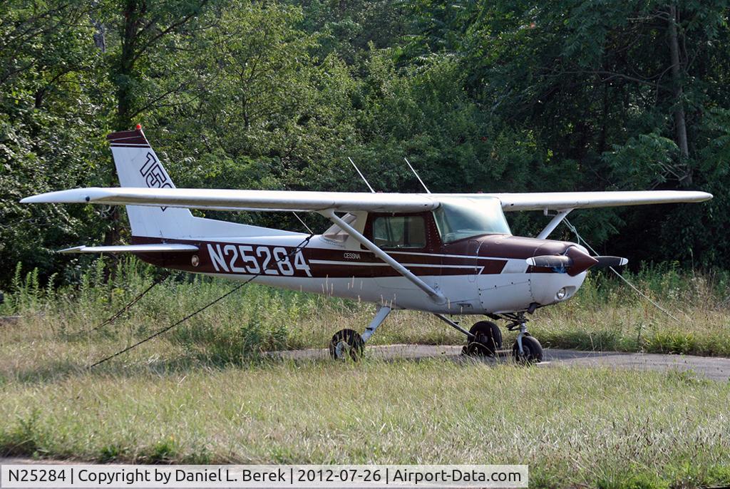 N25284, 1977 Cessna 152 C/N 15280572, Last time I saw her, she was overflying Battery Park City.